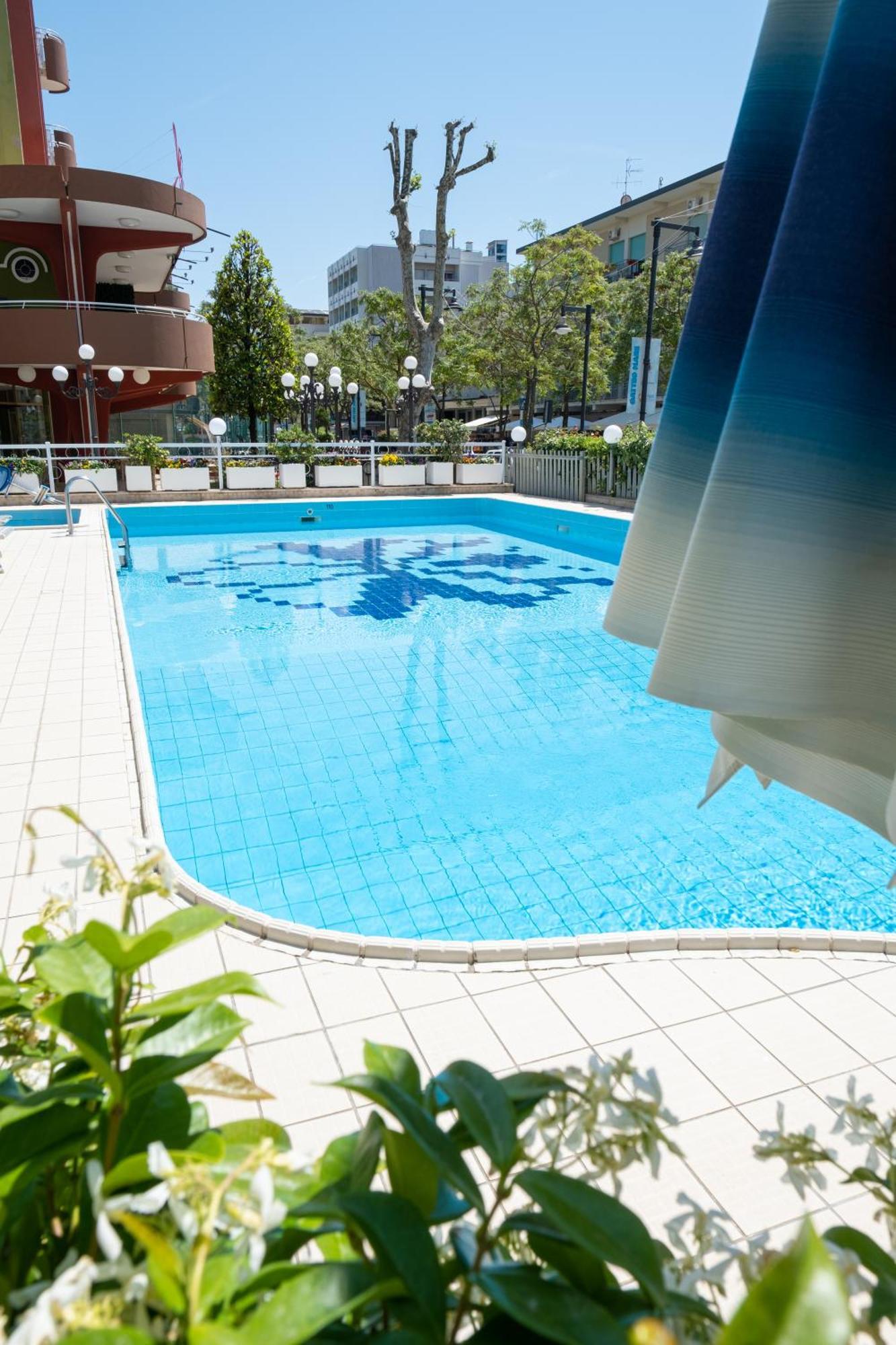 Hotel Capitol 加提欧马里 外观 照片